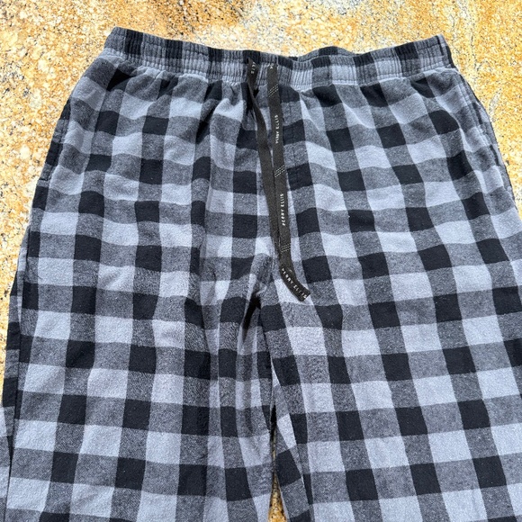 Grey and black plaid loungewear pants - Picture 2 of 5